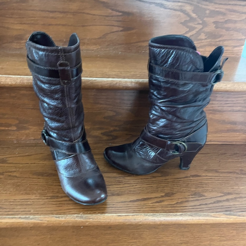 Elegant Brown Leather Women's Boots